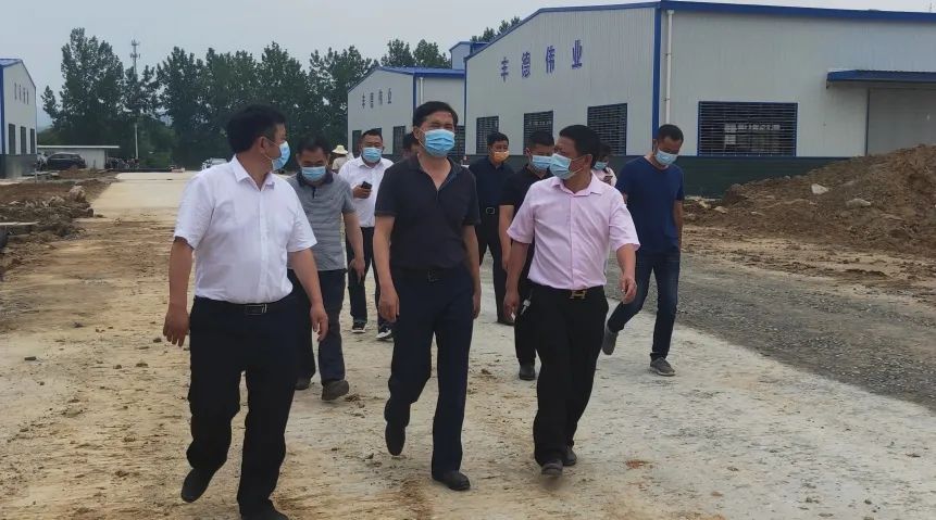 罗堂庆检察长到通城县关刀镇调研督导脱贫攻坚和复工复产工作